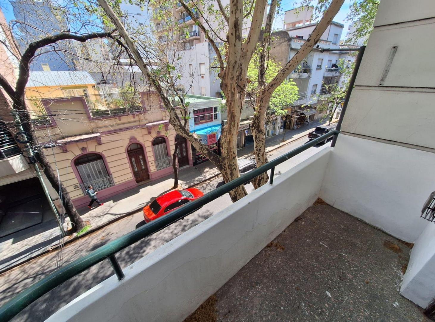Foto de VENTA 2/3 AMB CON BALCON X ESCALERA A MTS SUBTE, imagen 5