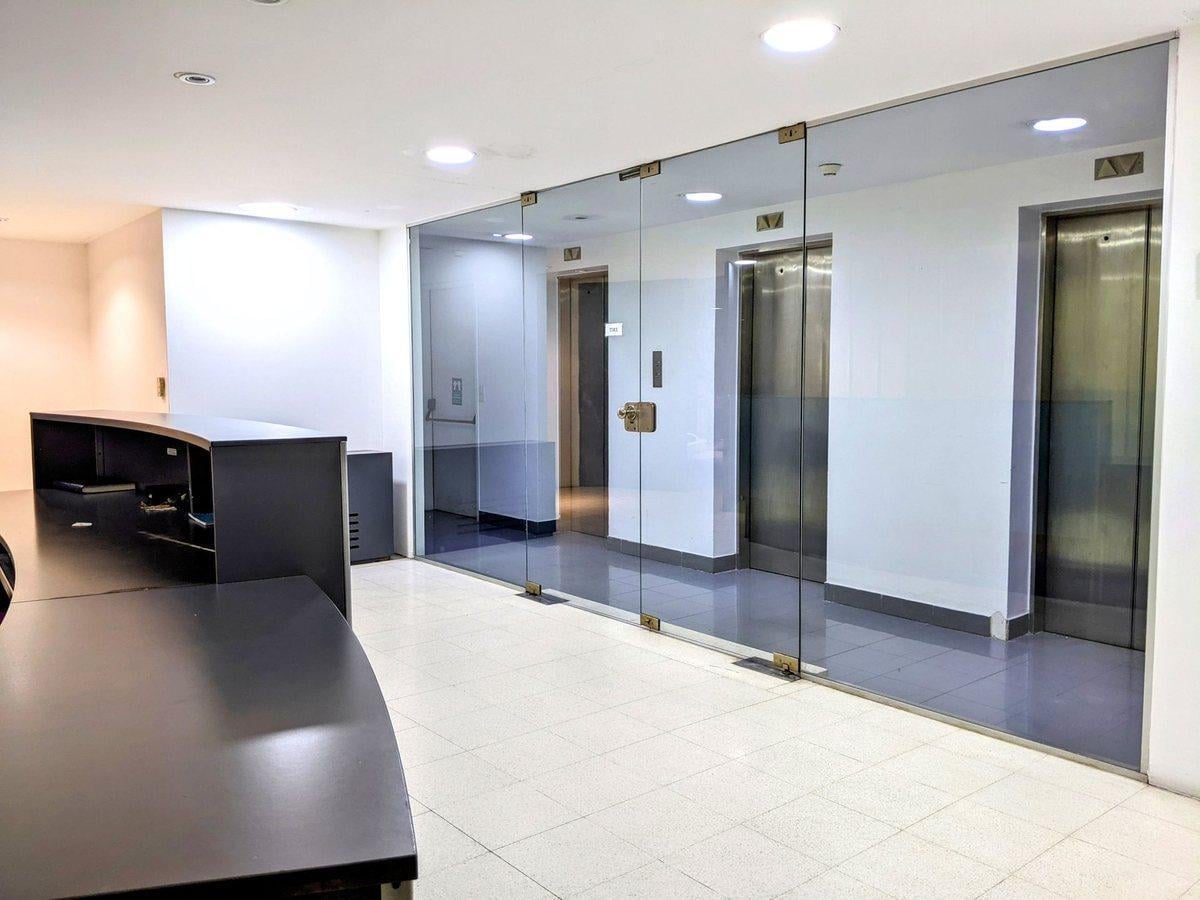 Foto de Alquiler Oficina Comercial Av.RoqueSaenzPeña 1149, imagen 3