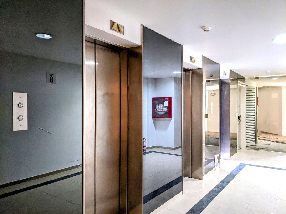Foto de Alquiler Oficina Comercial Av.RoqueSaenzPeña 1149, imagen 2