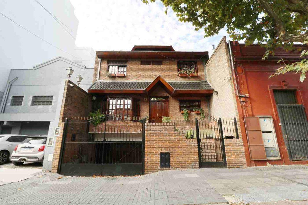 Foto de Venta casa Belgrano, casi Barrio chino, imagen 1
