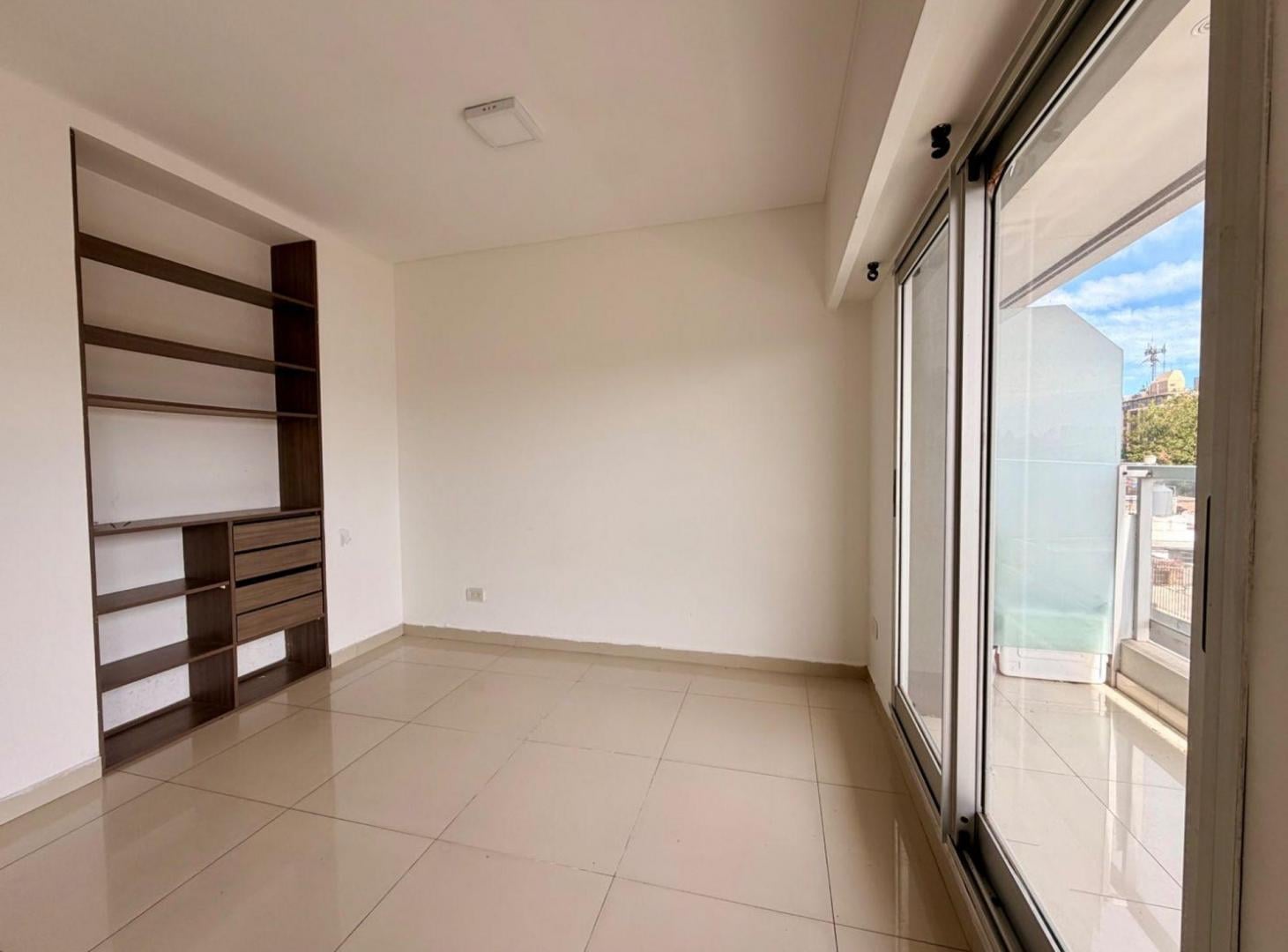 Foto de VENTA MONOAMBIENTE EN L CON BALCÓN – PARQUE CHAS, imagen 2
