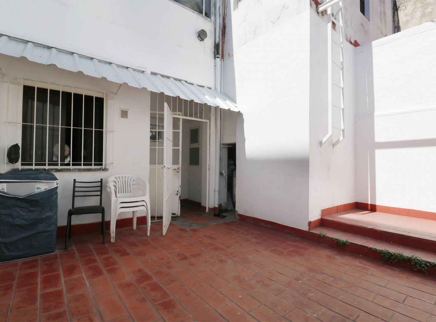 Foto de VENTA PH 3 AMB C PATIO EN PARQUE CHAS PB SIN EXPEN, imagen 1