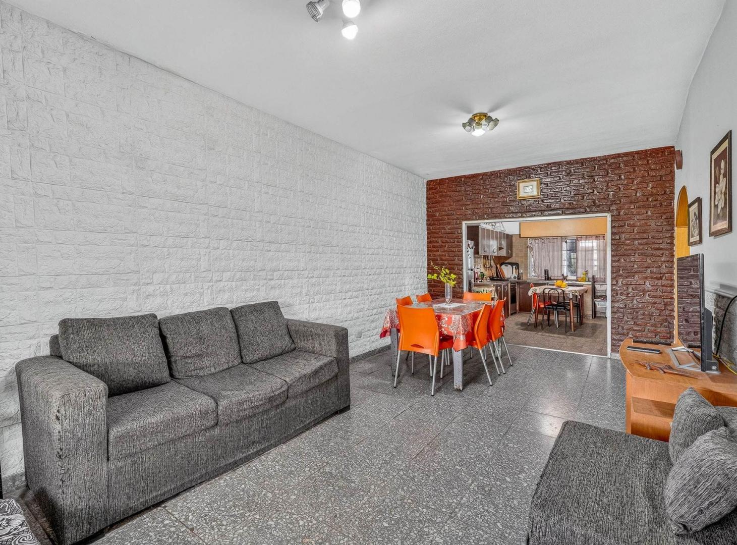 Foto de VENTA CASA 4 AMB C/COCHERAS Y ANEXO EN SAN MARTIN, imagen 1
