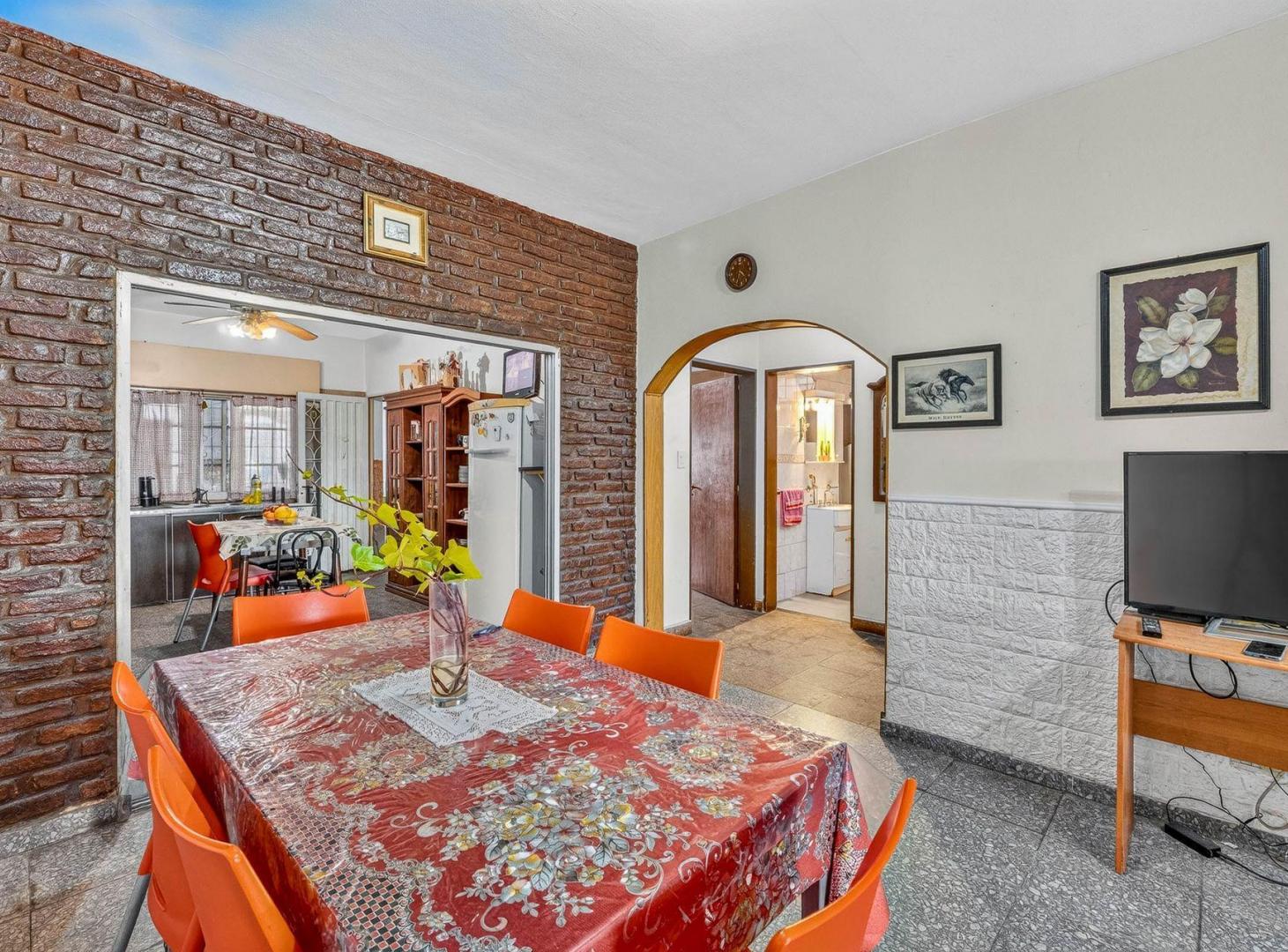 Foto de VENTA CASA 4 AMB C/COCHERAS Y ANEXO EN SAN MARTIN, imagen 3