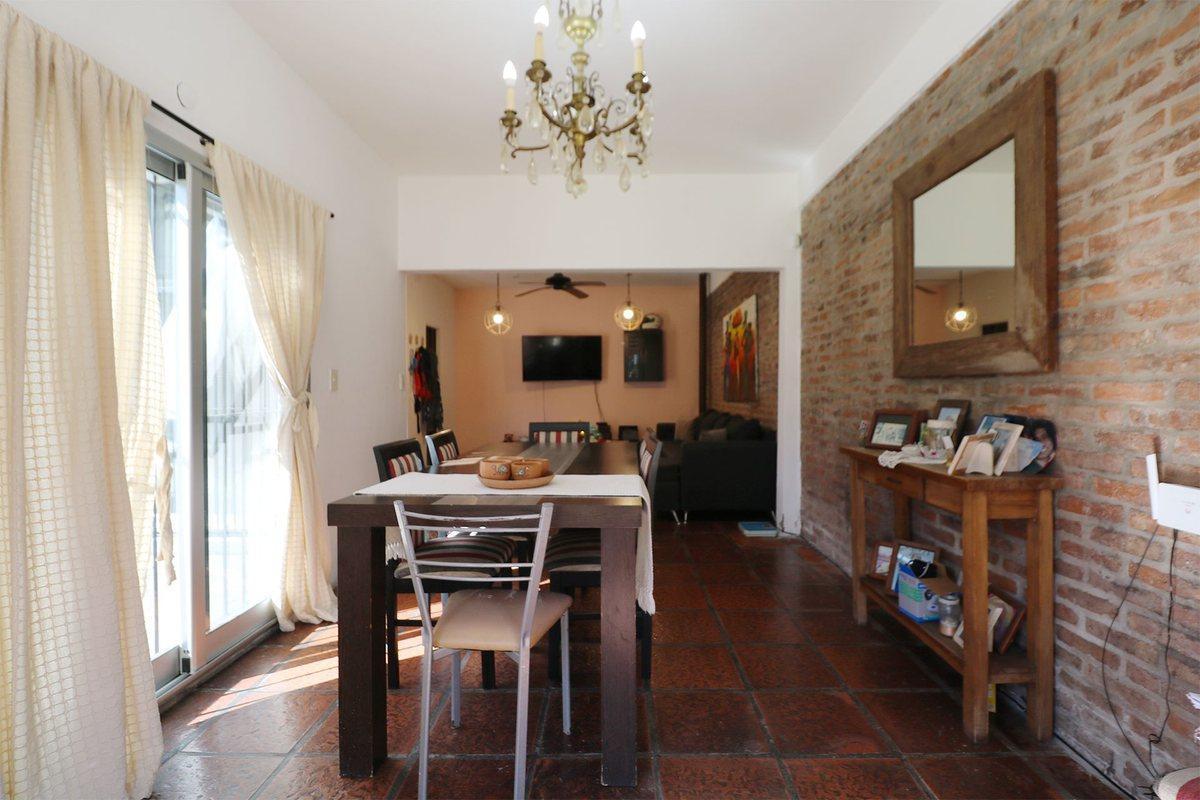 Foto de CASA EN VENTA 3 AMBIENTES/ DE VICENZO GRANDE, imagen 2