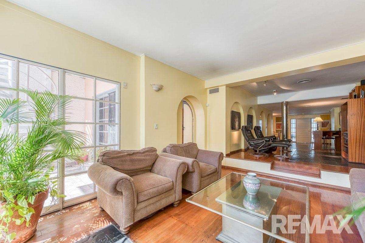 Foto de CASA 6 AMB B° RIVER +JARDIN + PILETA + 2 COCHERAS, imagen 3
