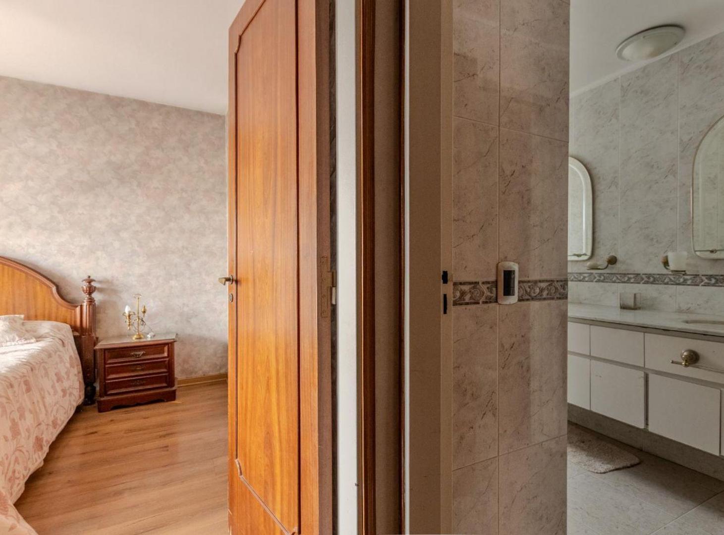 Foto de VENTA SEMIPISO 4 Amb c/ Dep, Cochera en Crucesita, imagen 5