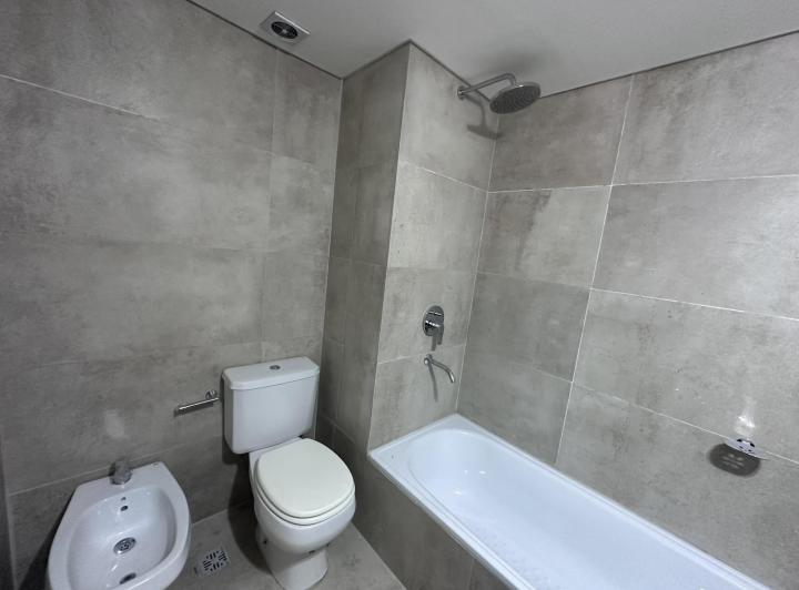 Amplio monoambiente a estrenar en edificio con impresionantes amenities. Único con patio propio. 4