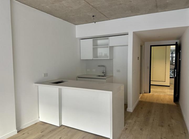 Amplio monoambiente a estrenar en edificio con impresionantes amenities. Único con patio propio. 5