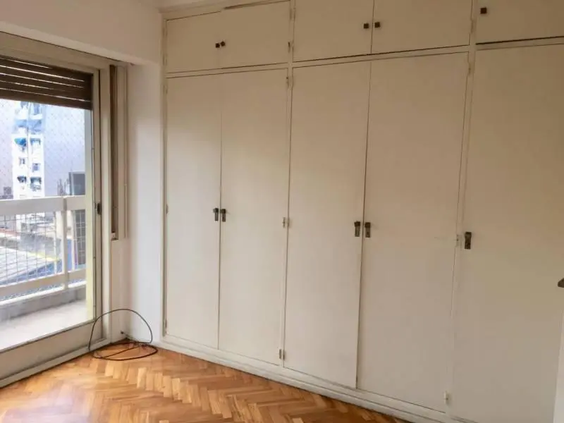 Hermoso 3 amb c/dep o 3er dormitorio. Cochera fija y baulera. Todo luz al frente con balcón corrido. 4