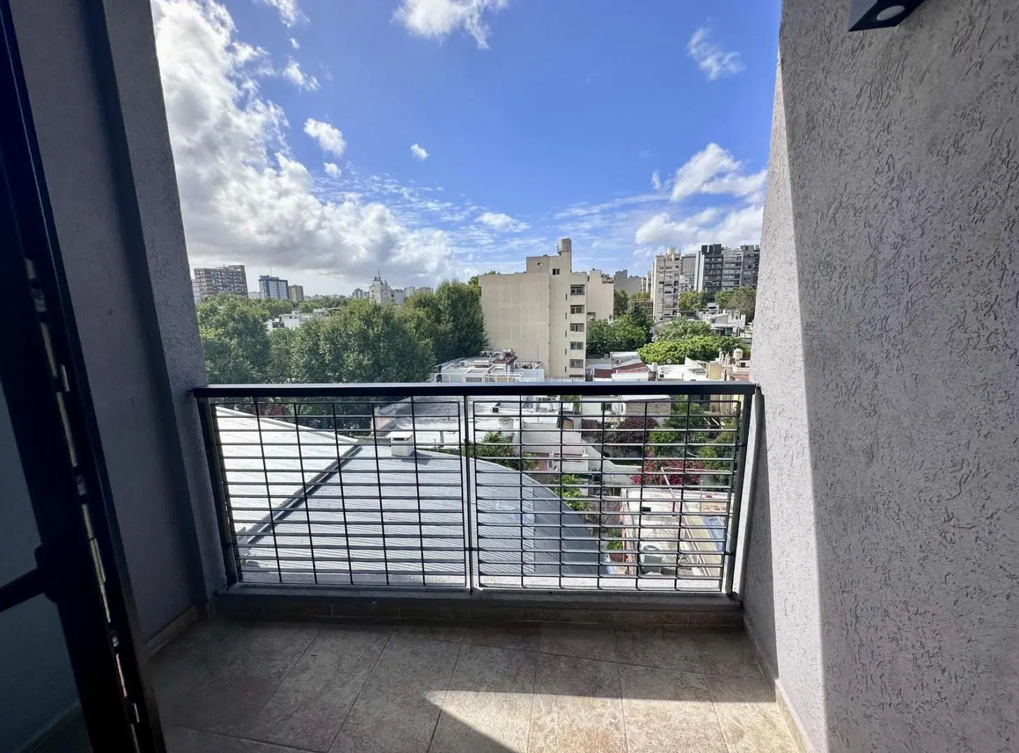 Depto de 2 amb a estrenar super luminoso. Balcón a pulmón. 5