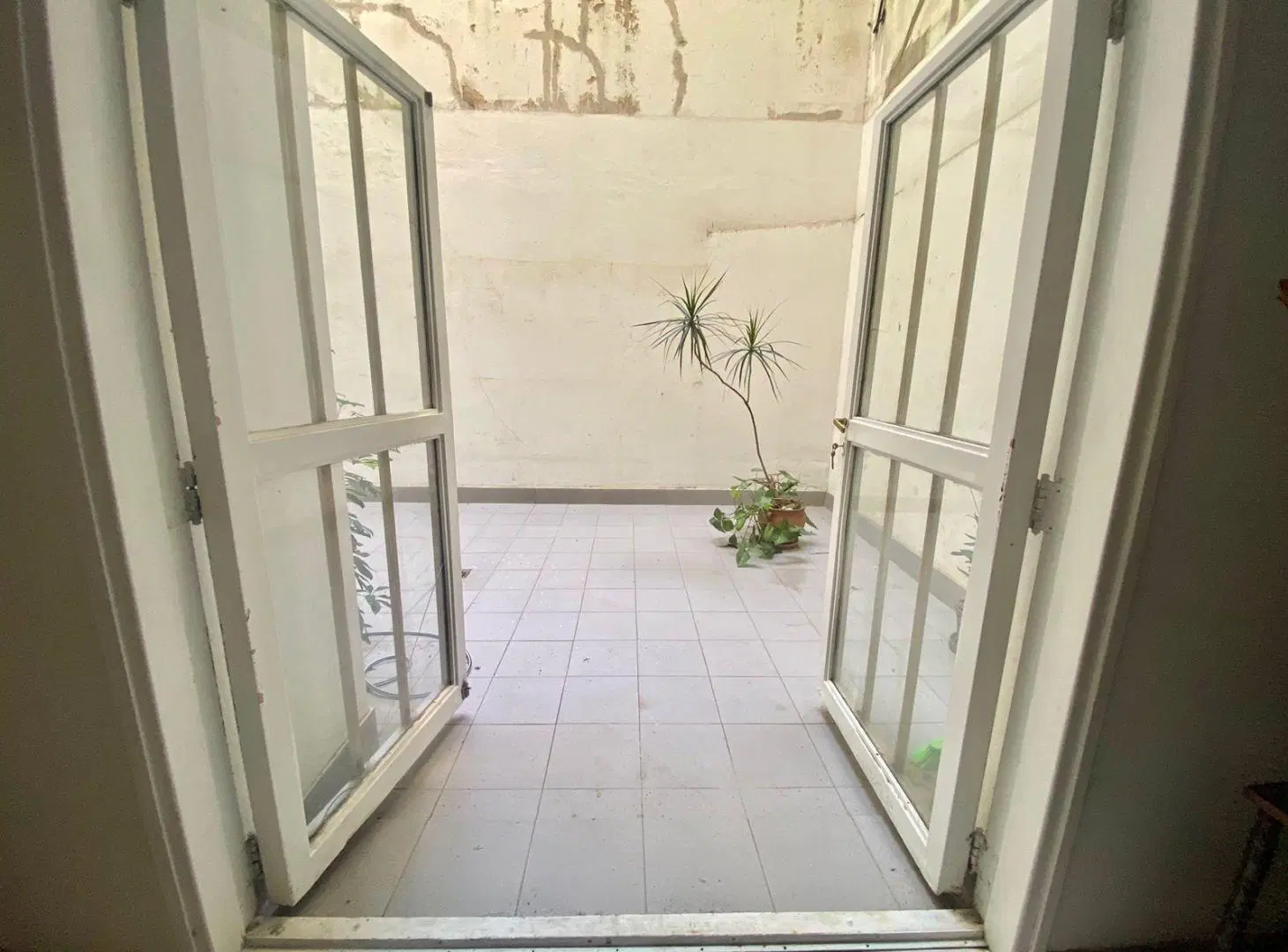 Muy lindo departamento con dos patios en inmejorable ubicación. 4