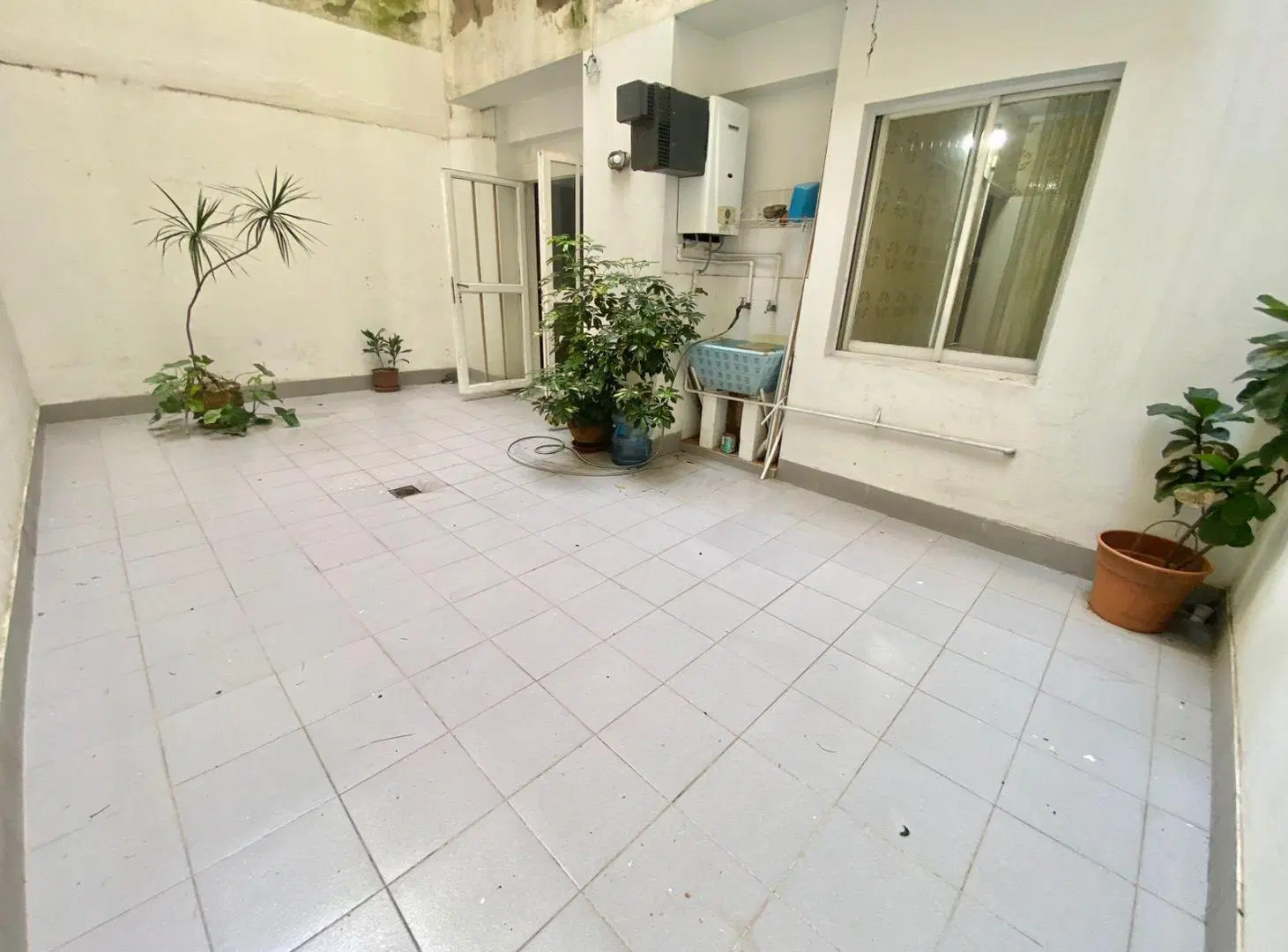 Muy lindo departamento con dos patios en inmejorable ubicación. 5