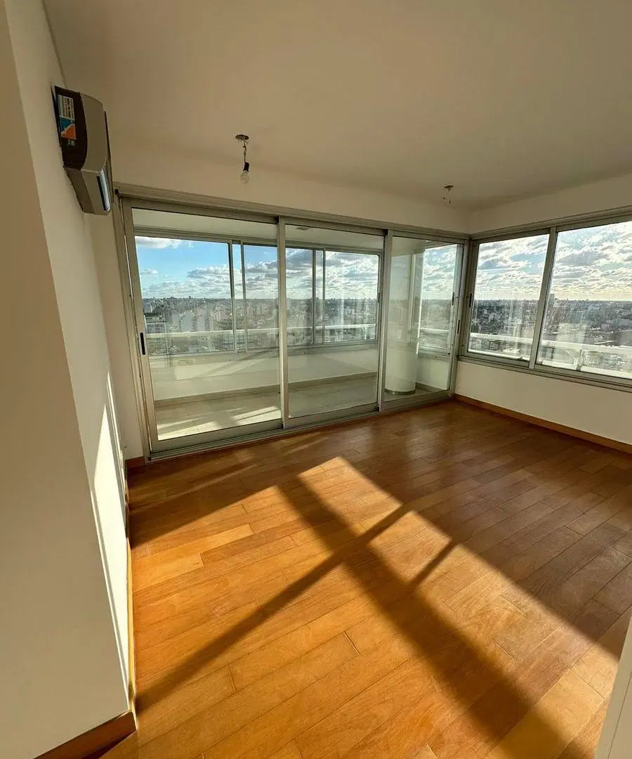 Único depto en torre con excelentes vistas y amenities:  4 amb c/dep y 2 cocheras. 5