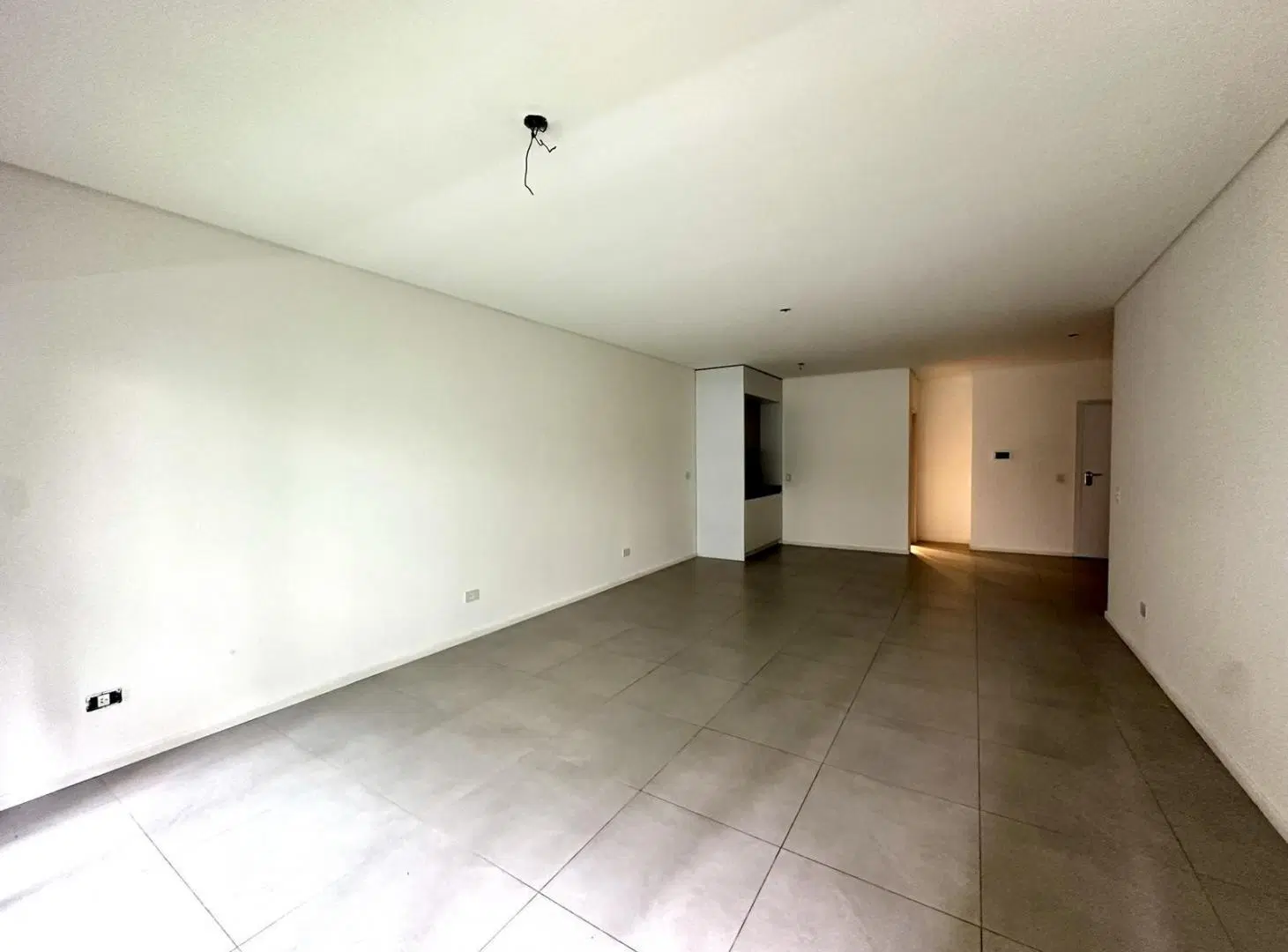 Muy amplio monoambiente al frente con balcón. Impecable!! 4