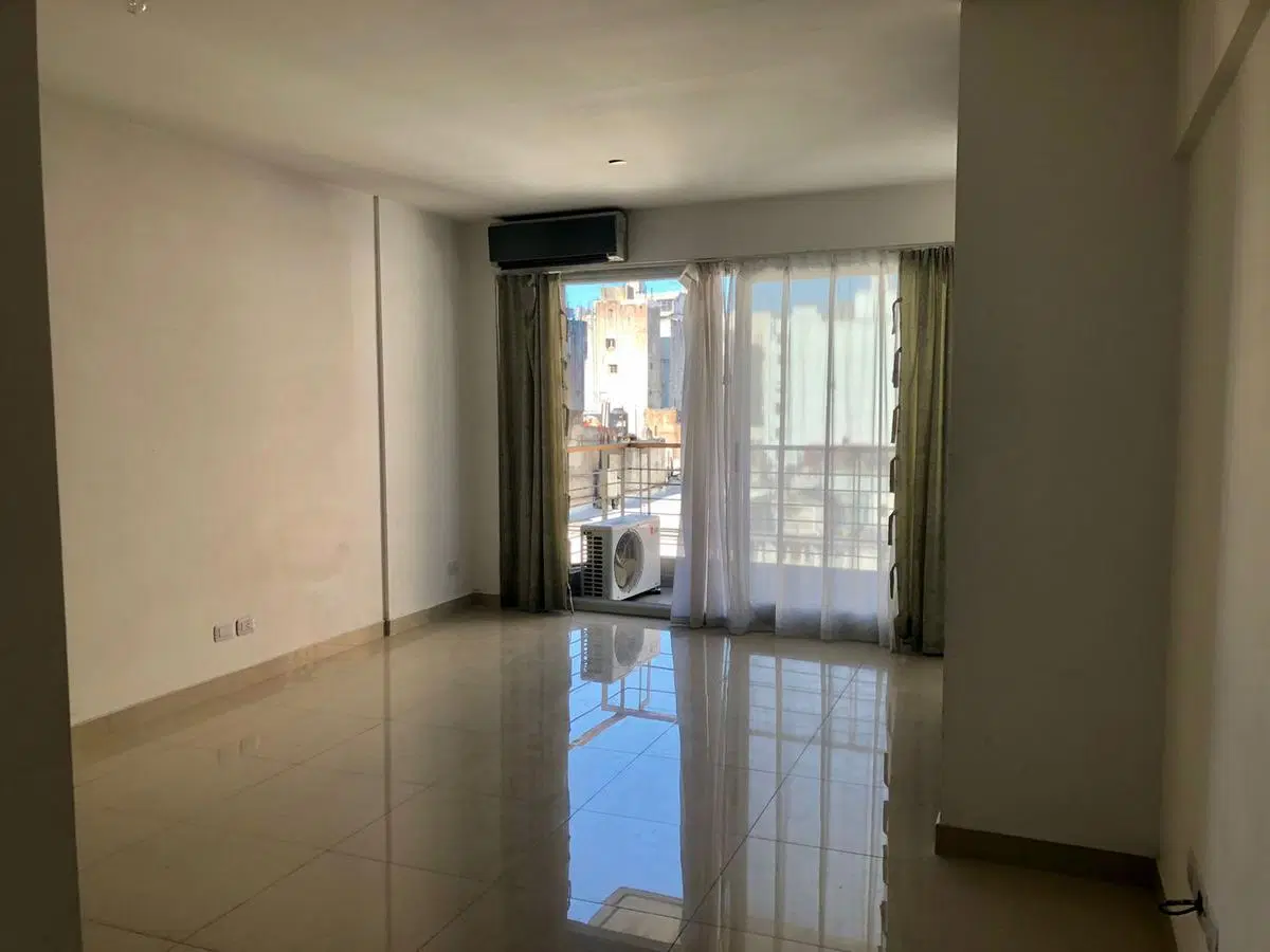 Hermoso monoambiente amplio al frente con balcón. Edificio con amenities. 1