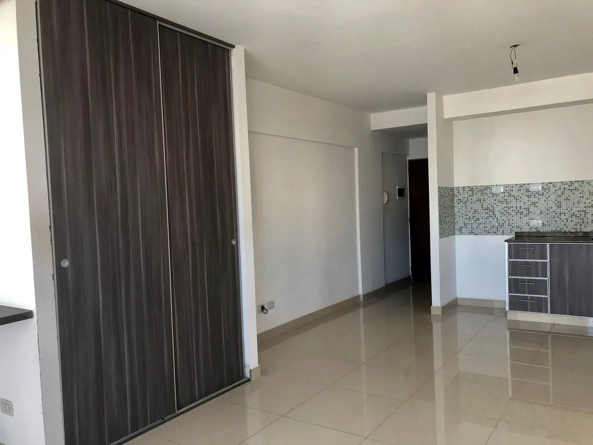 Hermoso monoambiente amplio al frente con balcón. Edificio con amenities. 4
