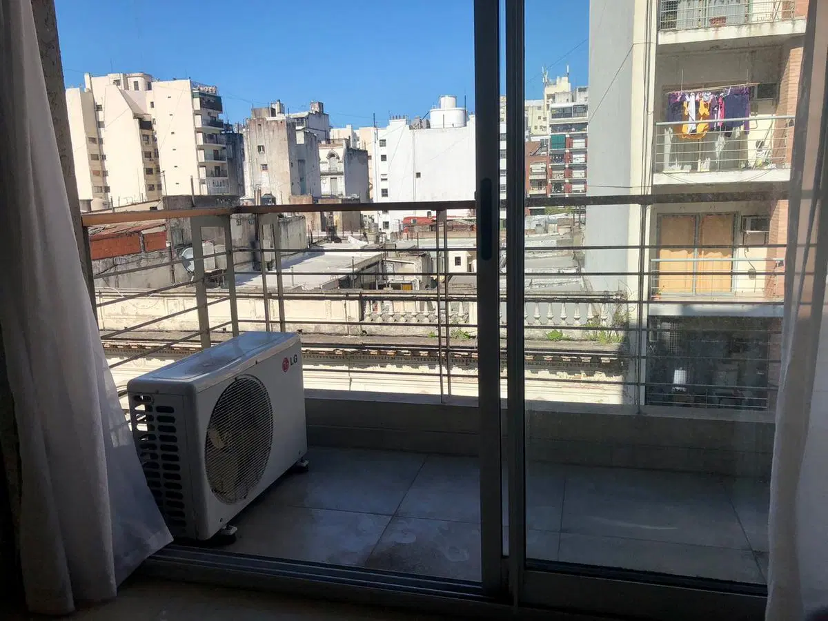 Hermoso monoambiente amplio al frente con balcón. Edificio con amenities. 5