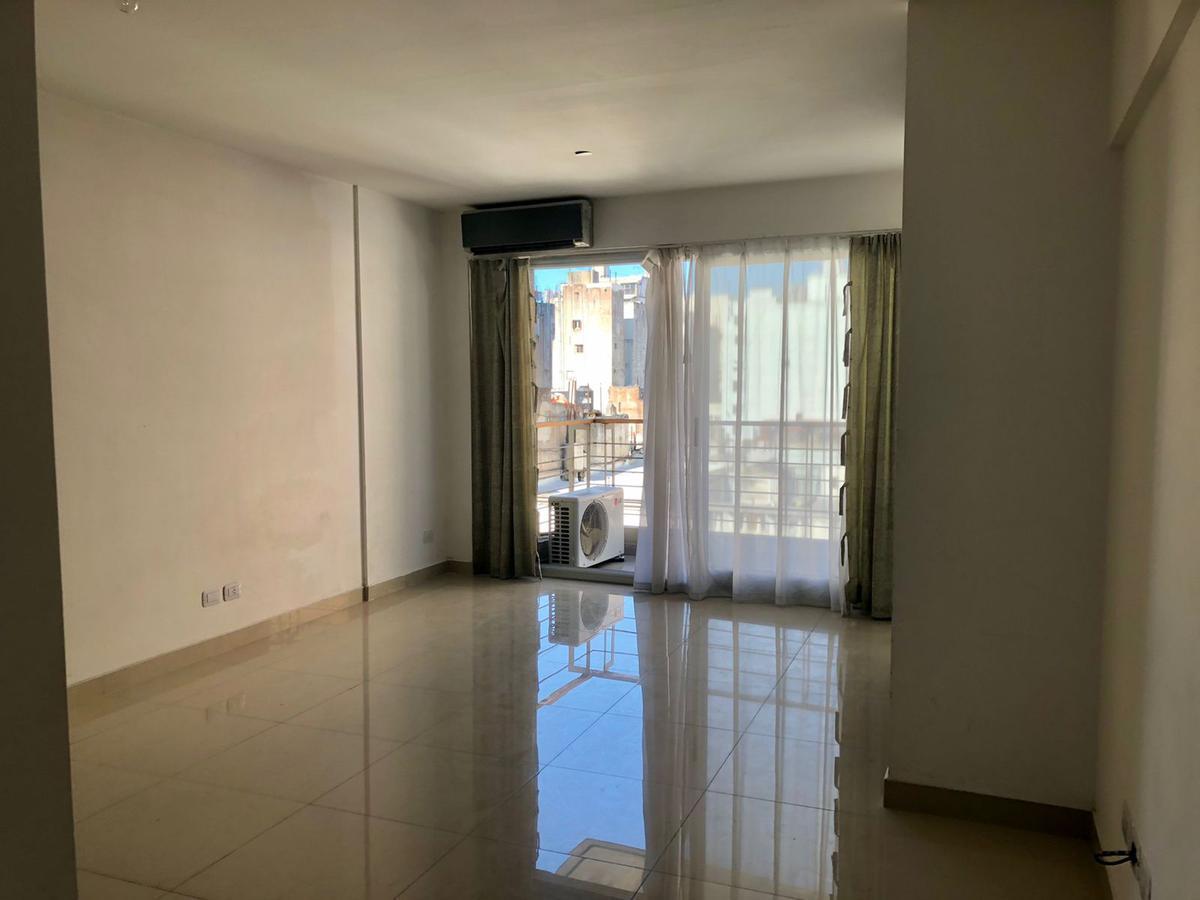 Hermoso monoambiente amplio al frente con balcón. Edificio con amenities.