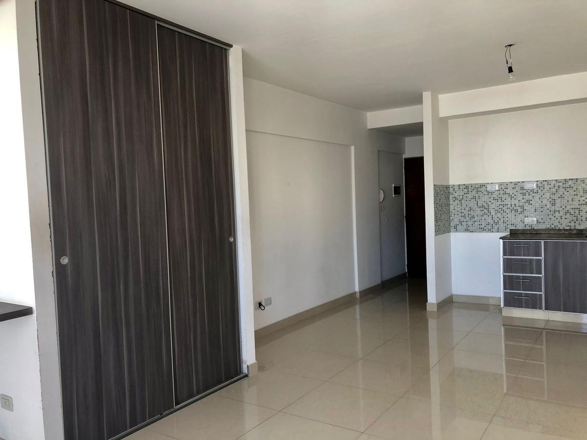 Foto de Hermoso monoambiente amplio al frente con balcón. Edificio con, imagen 3