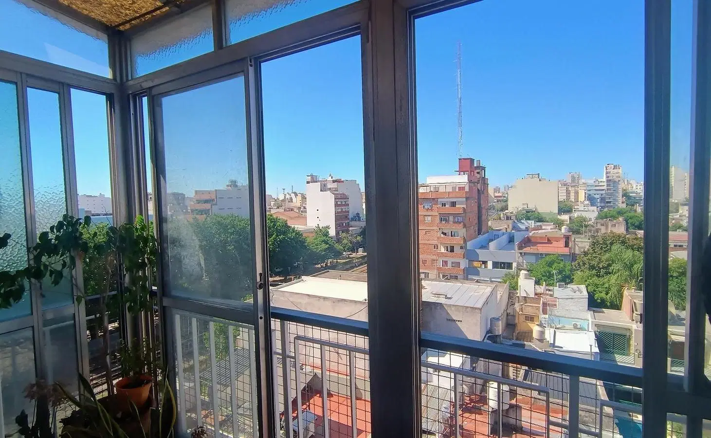 Hermoso dos ambientes con balcón en Flores 2