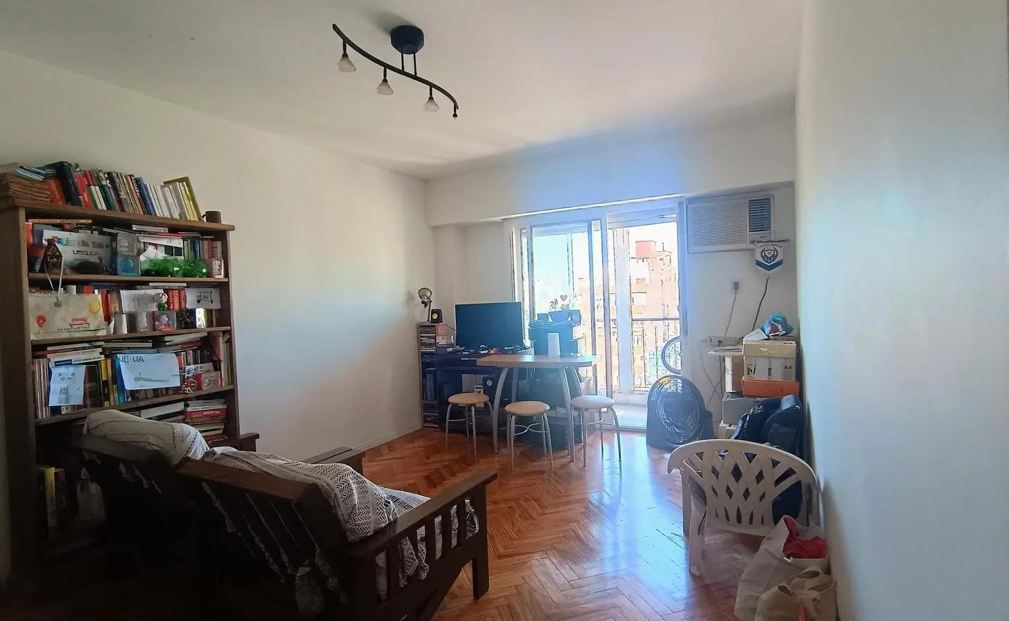 Hermoso dos ambientes con balcón en Flores 3