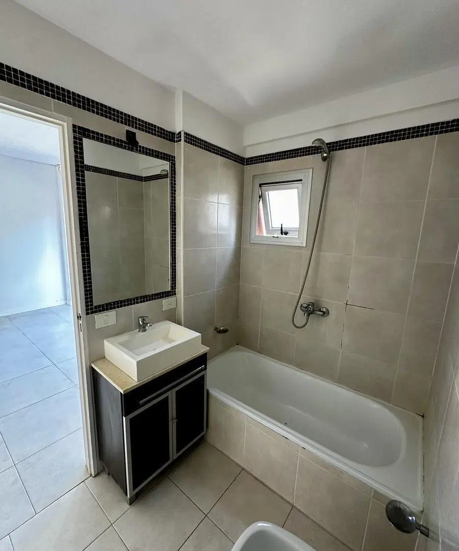 Amplio monoambiente al frente con balcón y vista abierta. Amenities!! 5