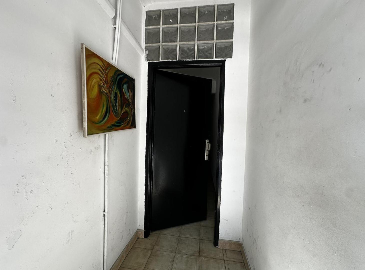 Foto de PH que incluye 2 deptos y un local sin subdividir. Se vende en block, imagen 3