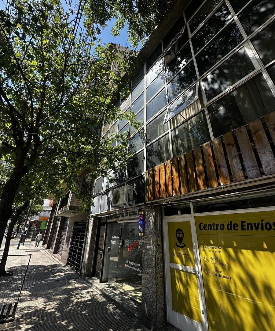 Foto de PH que incluye 2 deptos y un local sin subdividir. Se vende en block, imagen 2