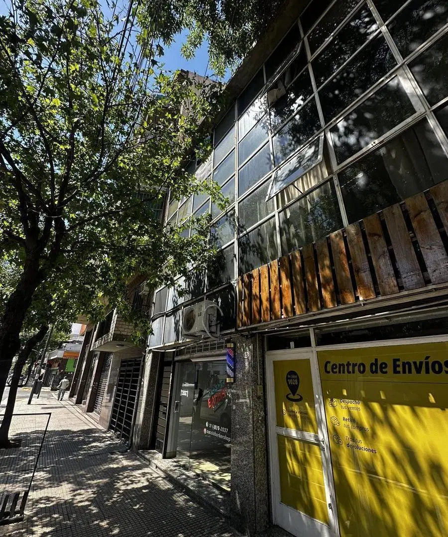 PH que incluye 2 deptos y un local sin subdividir. Se vende en block 1