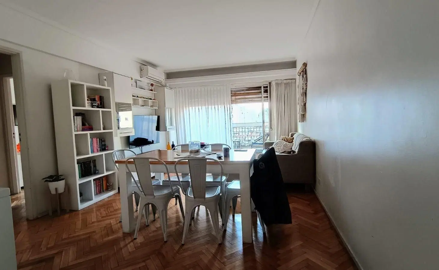 Hermoso 3 amb c/dep o 3er dormitorio. Todo luz al frente con balcón corrido. Posibilidad cochera. 2
