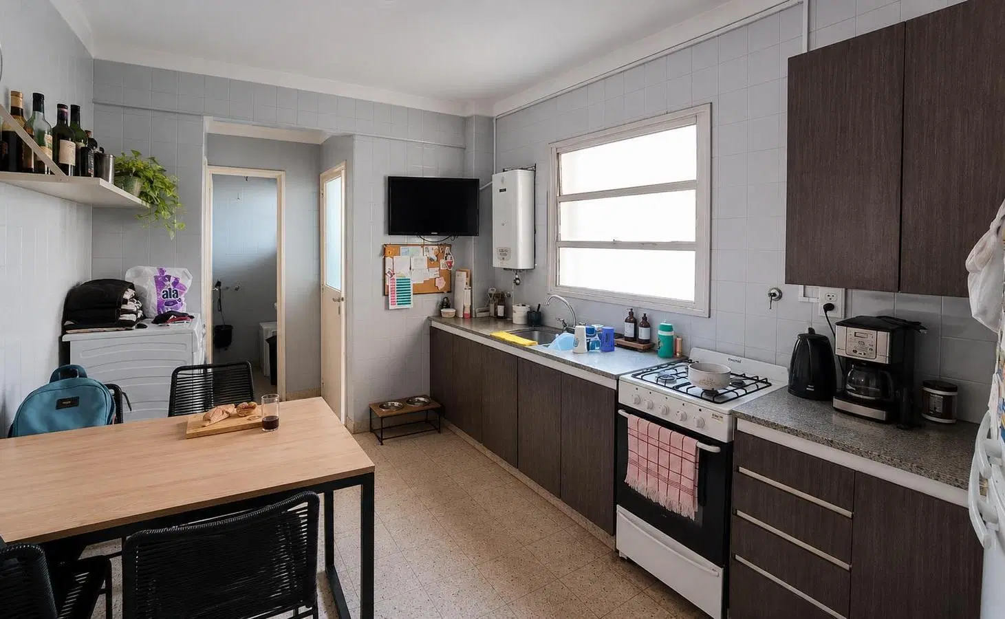 Hermoso 3 amb c/dep o 3er dormitorio. Todo luz al frente con balcón corrido. Posibilidad cochera. 4