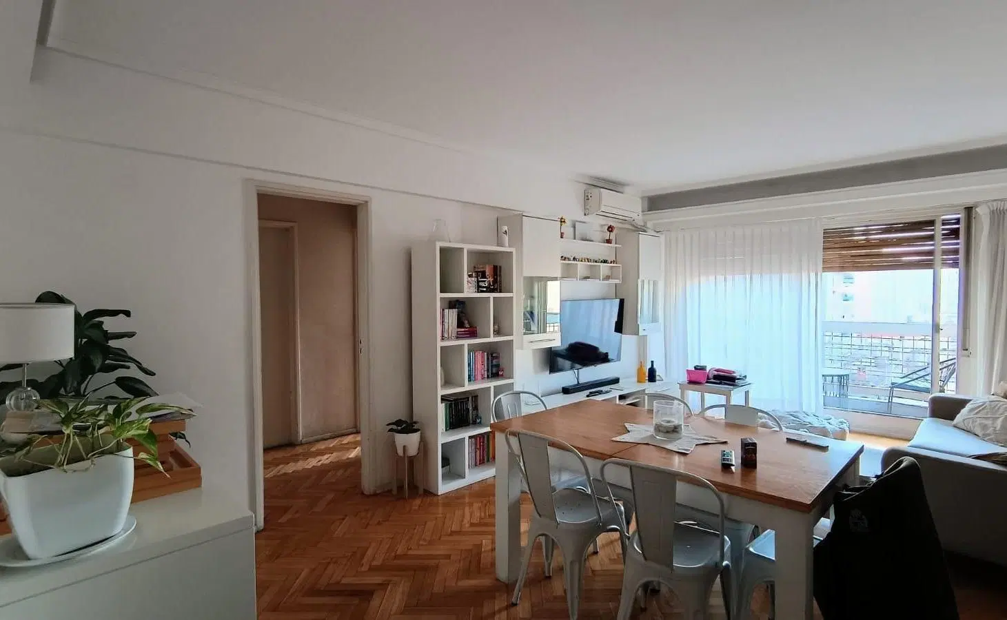 Hermoso 3 amb c/dep o 3er dormitorio. Todo luz al frente con balcón corrido. Posibilidad cochera. 5
