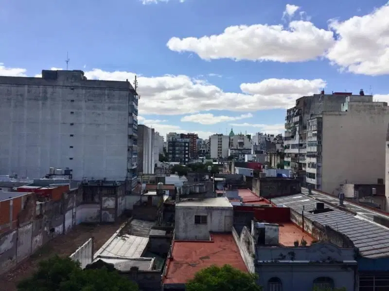 Hermoso 3 amb c/dep o 3er dormitorio. Todo luz al frente con balcón corrido. Posibilidad cochera. 3