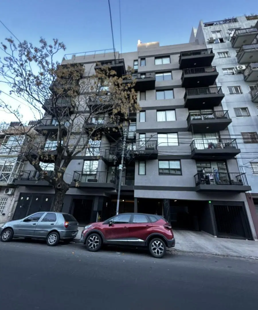 Depto de 2 amb a estrenar super luminoso. Balcón a pulmón. 1