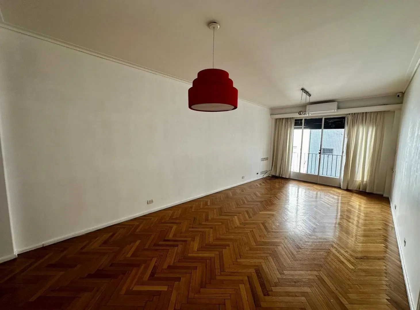 Hermoso depto de 3 amb c/dep. y cochera. Excelente ubicación!! 4