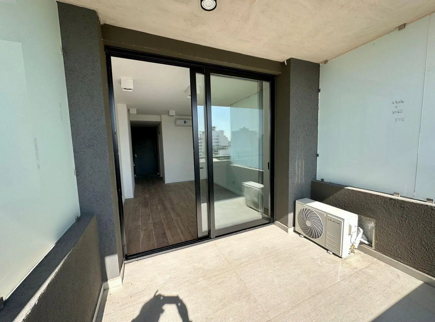 Hermoso monoambiente a estrenar con gran balcon y excelentes amenities. 4