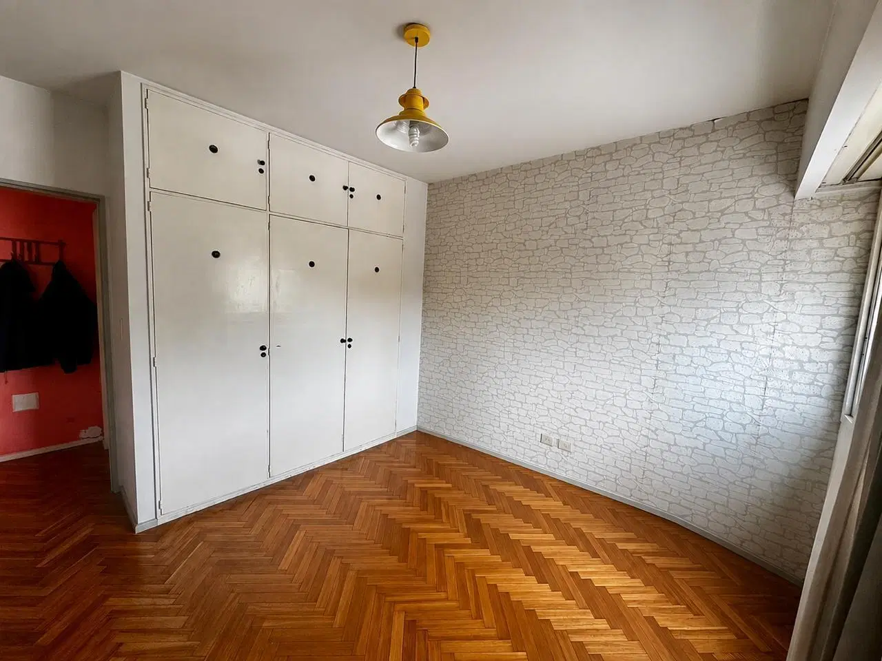 Hermoso depto de 2 amb al frente c/balcón. Vista abierta. 3