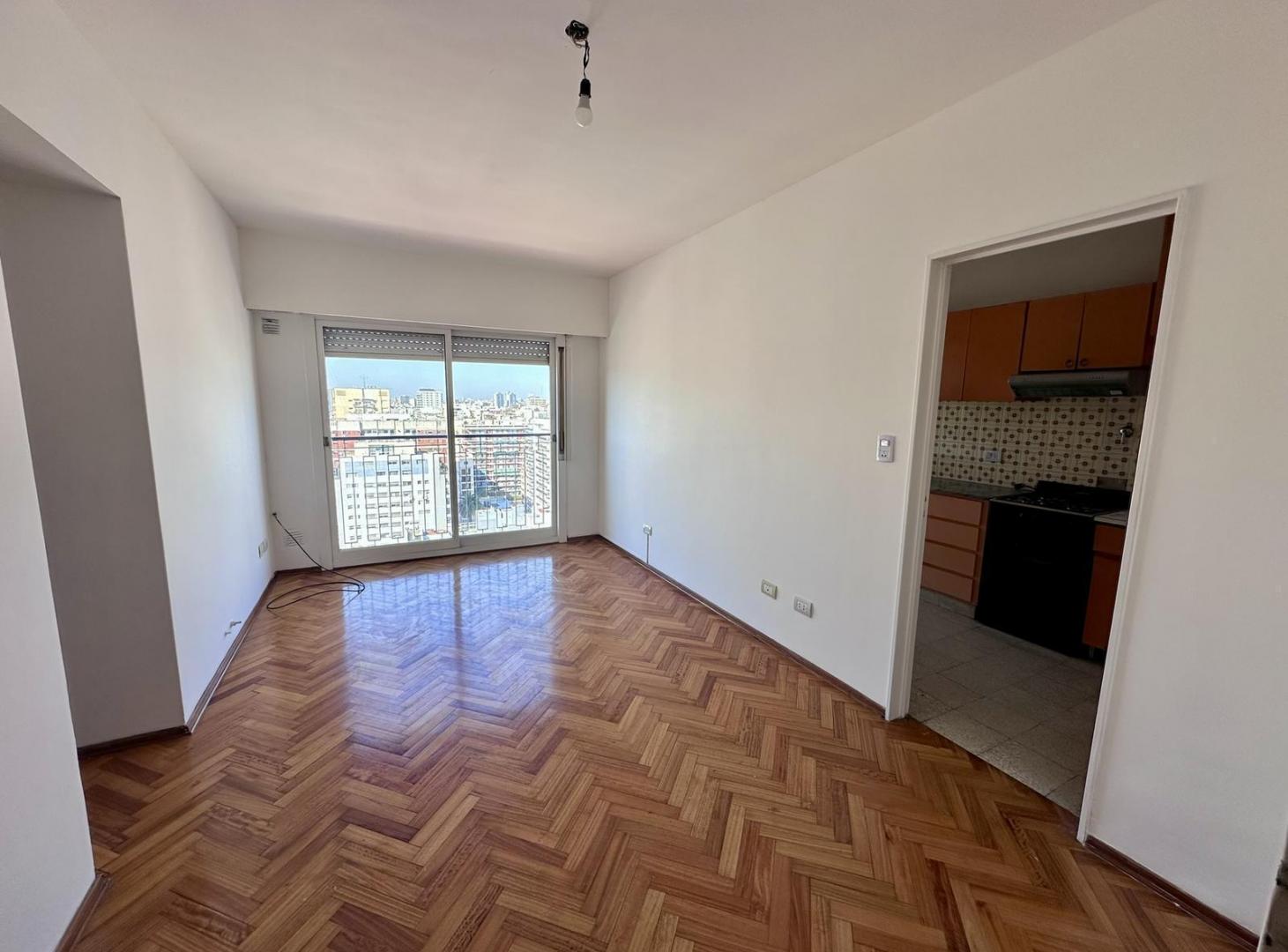 Foto de Muy lindo 2 amb en un piso alto con excelente vista panorámica y luz todo el día., imagen 3