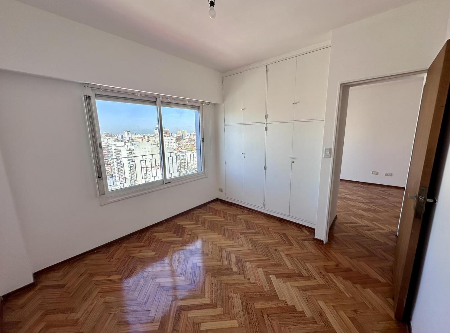 Foto de Muy lindo 2 amb en un piso alto con excelente vista panorámica y luz todo el día., imagen 1