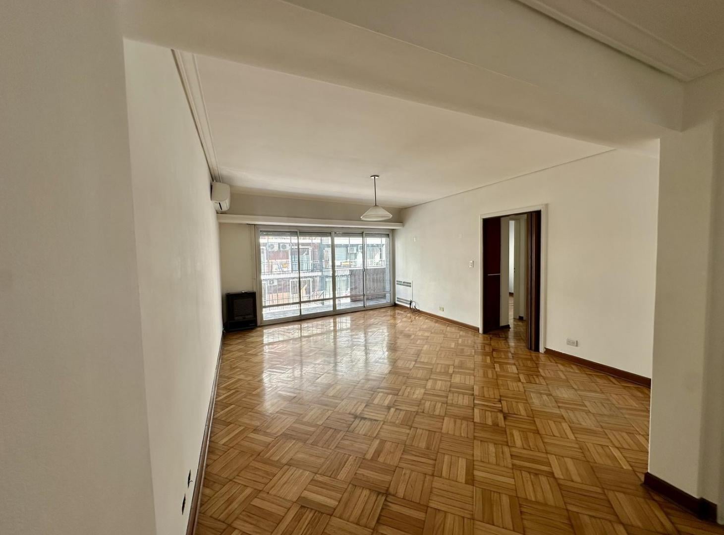 Foto de Hermoso y amplio 3 Amb c/ dep o 3er dormitorio. Piso. Balcón corrido al, imagen 3