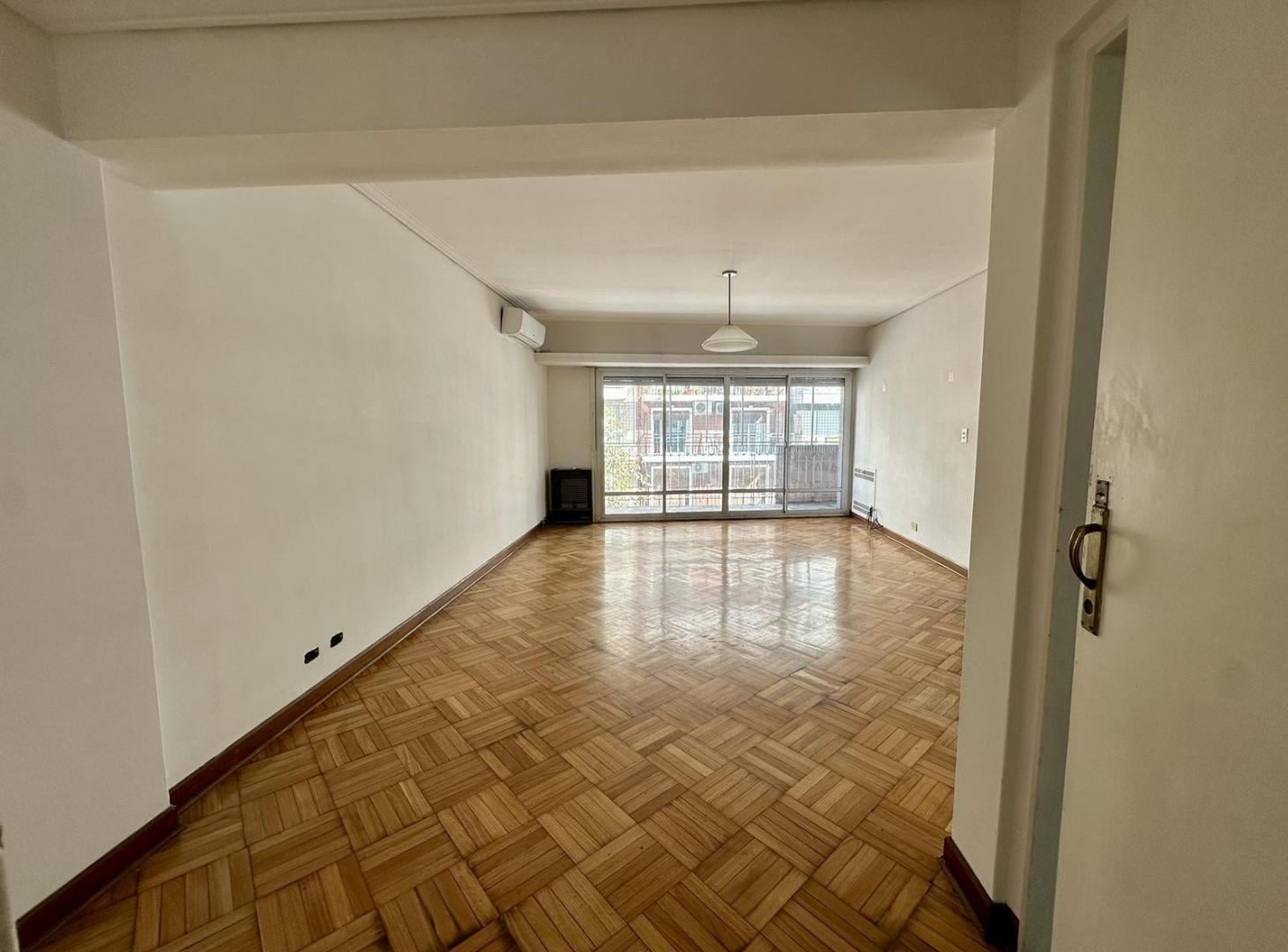 Foto de Hermoso y amplio 3 Amb c/ dep o 3er dormitorio. Piso. Balcón corrido al, imagen 4