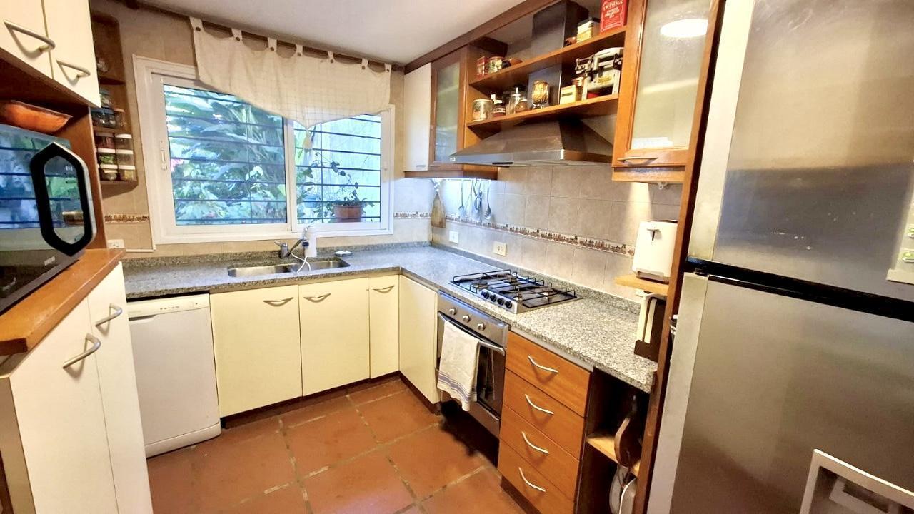 Foto de Imperdible Casa con gran jardin!!! lote gigante de 8,67 x 47,90, imagen 2