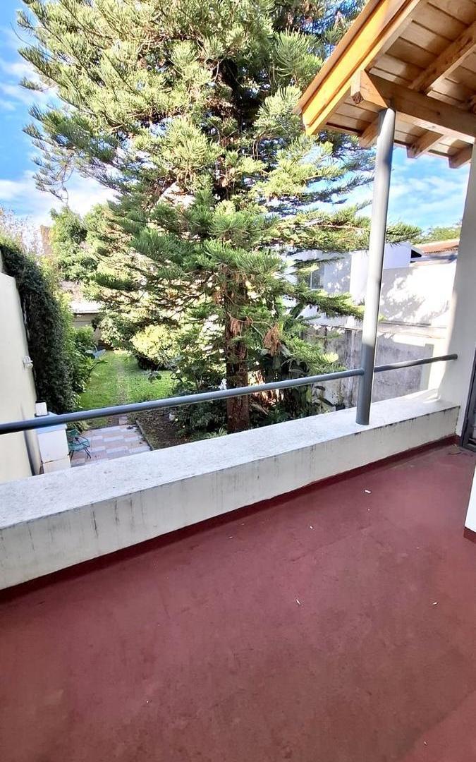 Foto de Imperdible Casa con gran jardin!!! lote gigante de 8,67 x 47,90, imagen 2