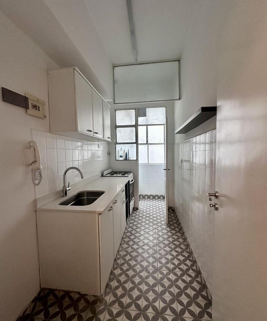 Foto de Muy amplio 2 amb en edficio antiguo de categoría. Reciclado. Cerca de, imagen 2