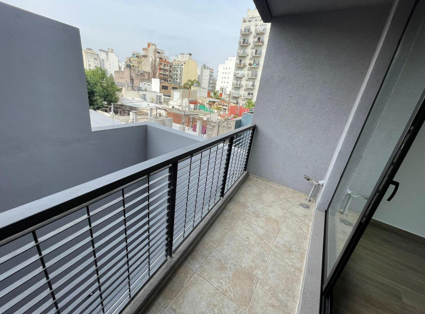 Foto de Muy lindo monoambiente a estrenar con balcón y baño completo. Todo luz!!, imagen 3