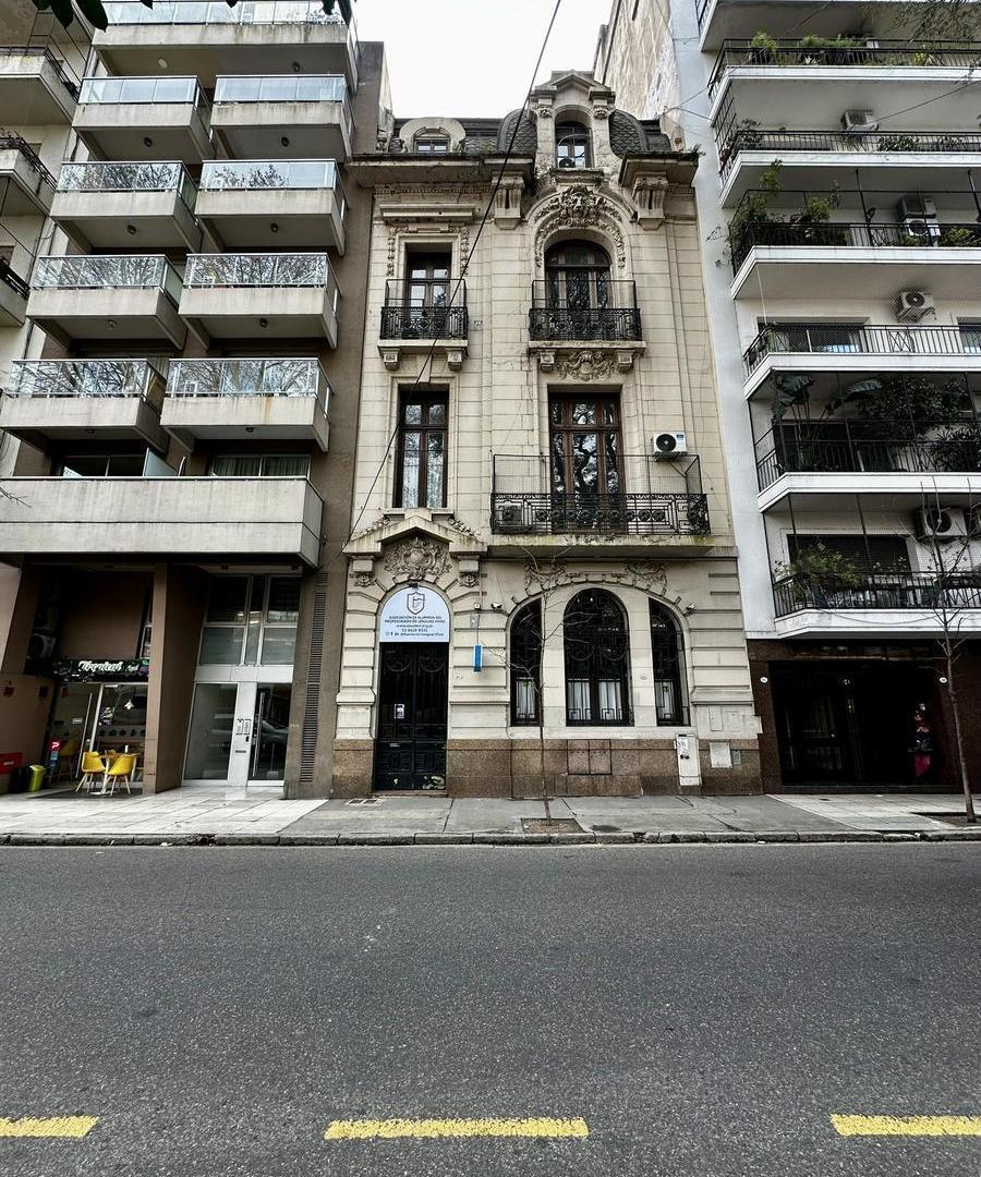 Foto de Edificio de estilo Francés de 4 plantas con ascensor. Excelente, único!, imagen 1