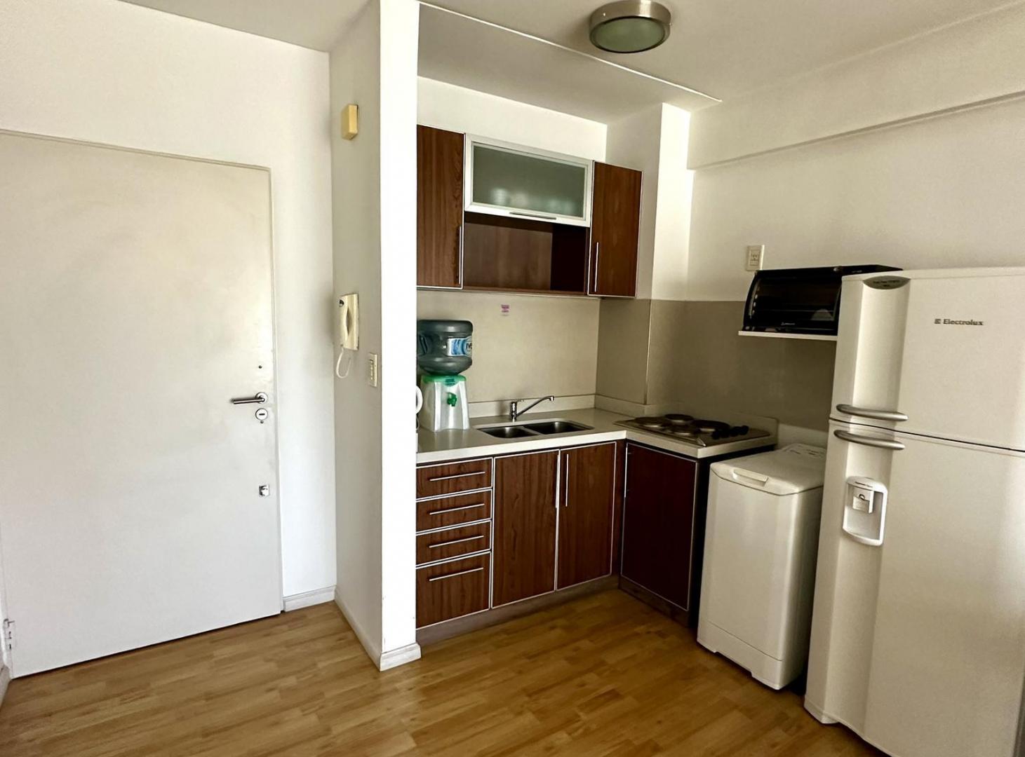 Foto de Excelente depto amoblado. Balcón cfrte. Baño en suite + toil, imagen 2