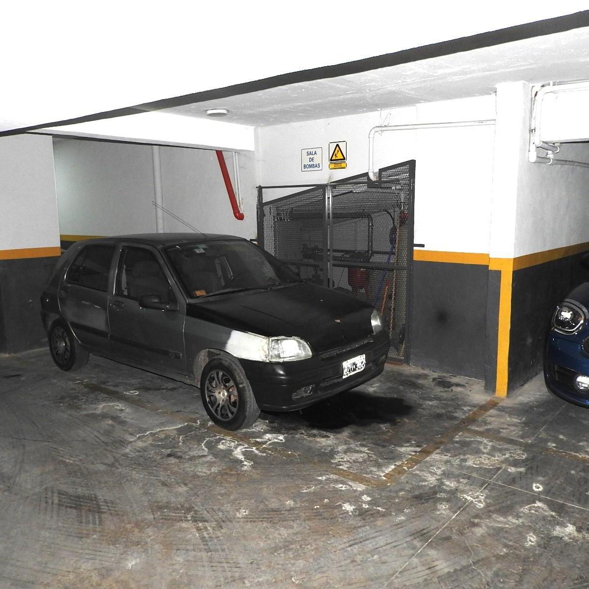 Cochera Cubierta 1° Subsuelo de Fácil Acceso Sin Coches a Los Costados 2