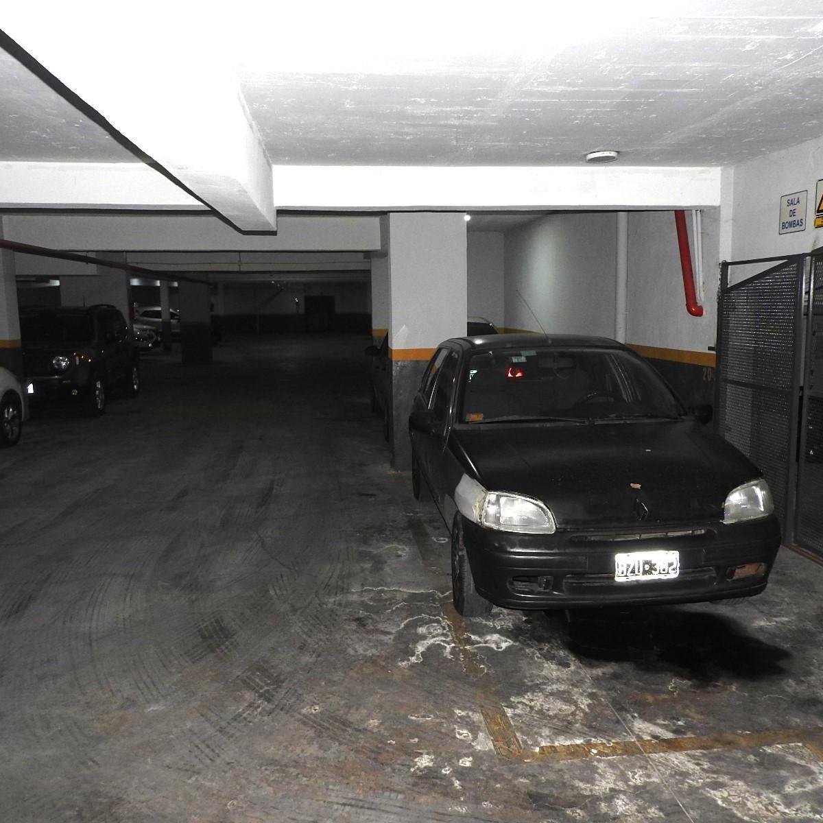Cochera Cubierta 1° Subsuelo de Fácil Acceso Sin Coches a Los Costados 1